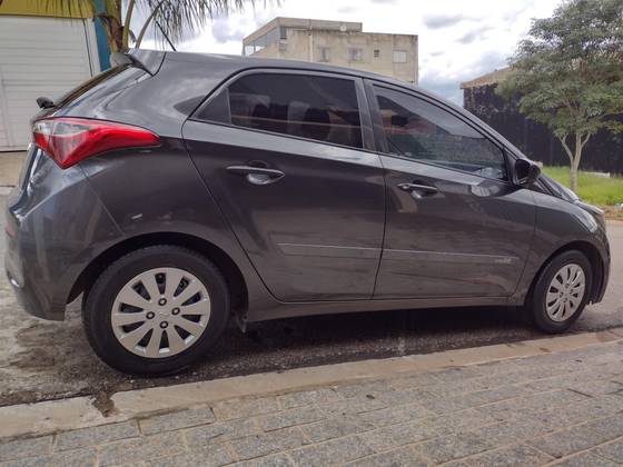 HYUNDAI HB20 1.0 COMFORT PLUS 12V FLEX 4P MANUAL
